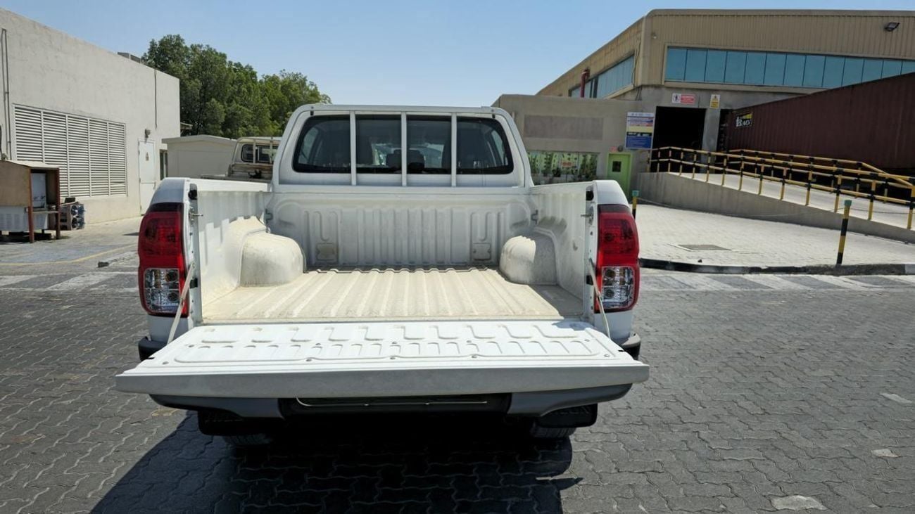 Toyota Hilux GLX Toyota Hilux Double Cabin 2.7L Petrol Auto Wide Body