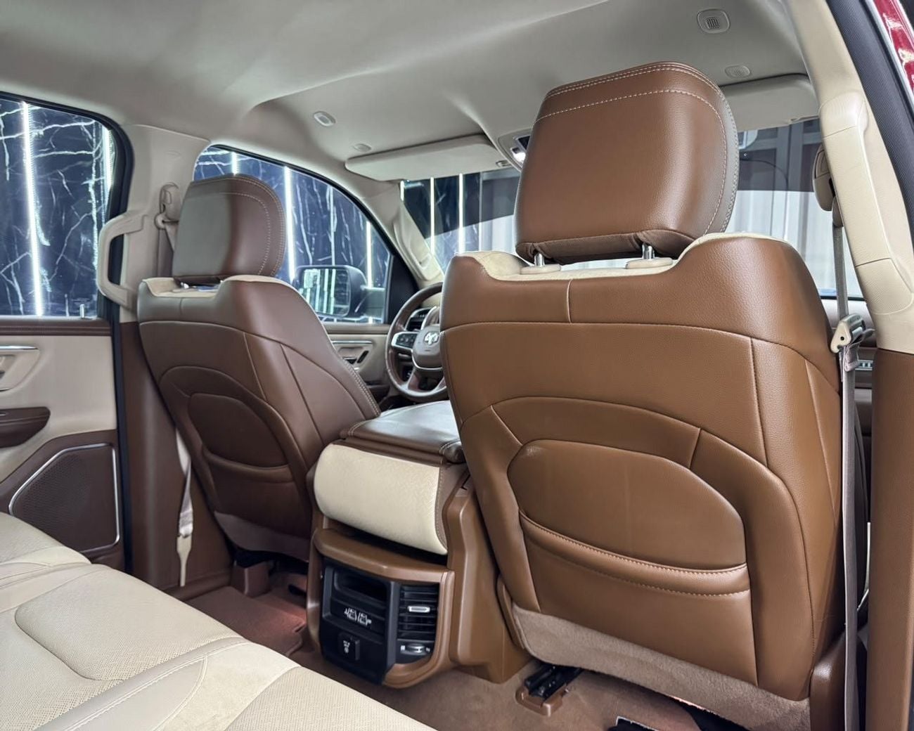 رام 1500 LARAMIE CREW 2020 RAM 1500 Laramie 5.7L HEMI V8 | 4x4 | GCC Ready | Luxury Pickup