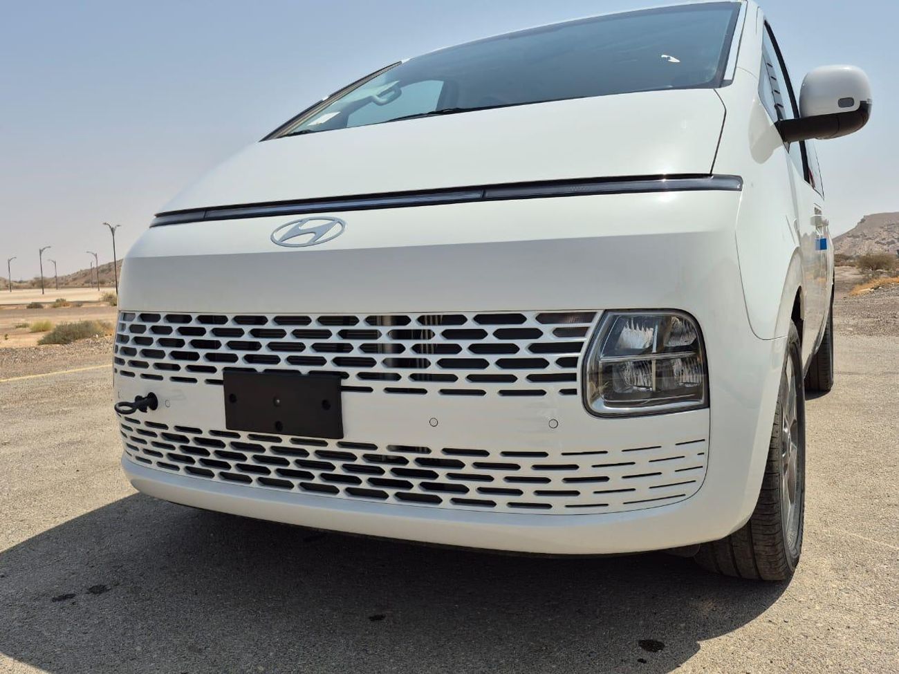 Hyundai Staria 2.2 Turbo Diesel , Luxury , fully loaded without sunroof