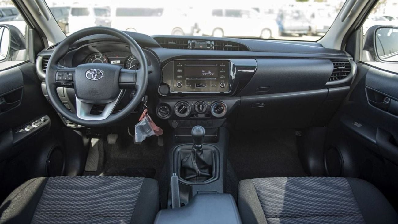 تويوتا هيلوكس GL HILUX 2.4L MED OPTION