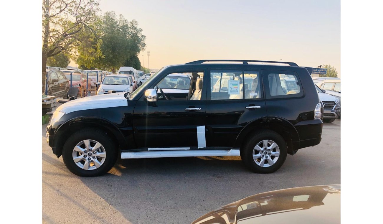 ميتسوبيشي باجيرو 3.5L PETROL - FULL OPTION - SUNROOF - SPECIAL DEAL PRICE