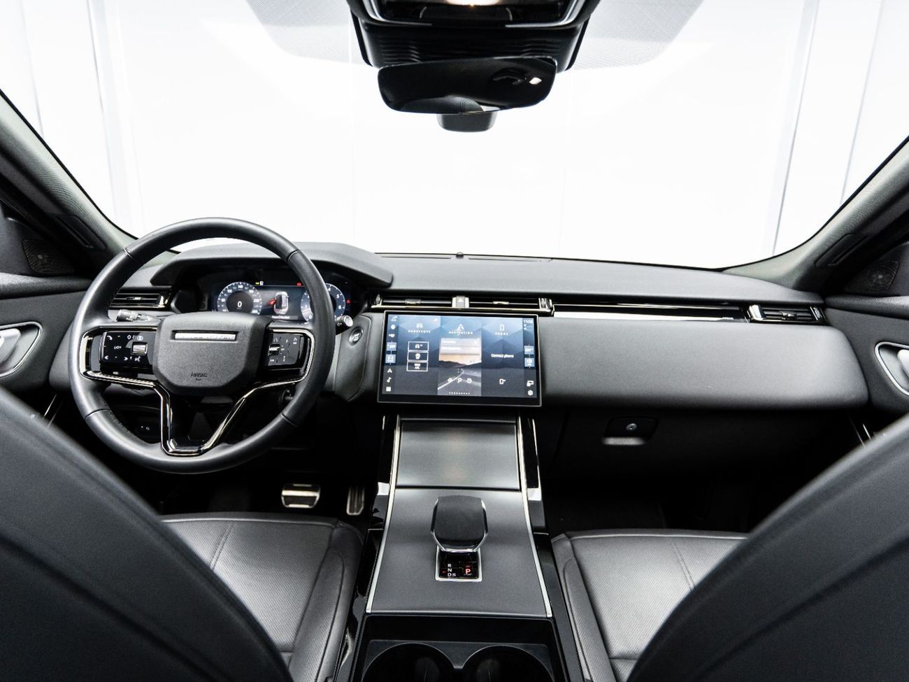 لاند روفر رينج روفر فيلار Dynamic SE P250 2.0L2025 Range Rover Velar Dynamic SE P250, 2.0L 4cyl, 4WD, 247 bhp, 8 Speed Automat