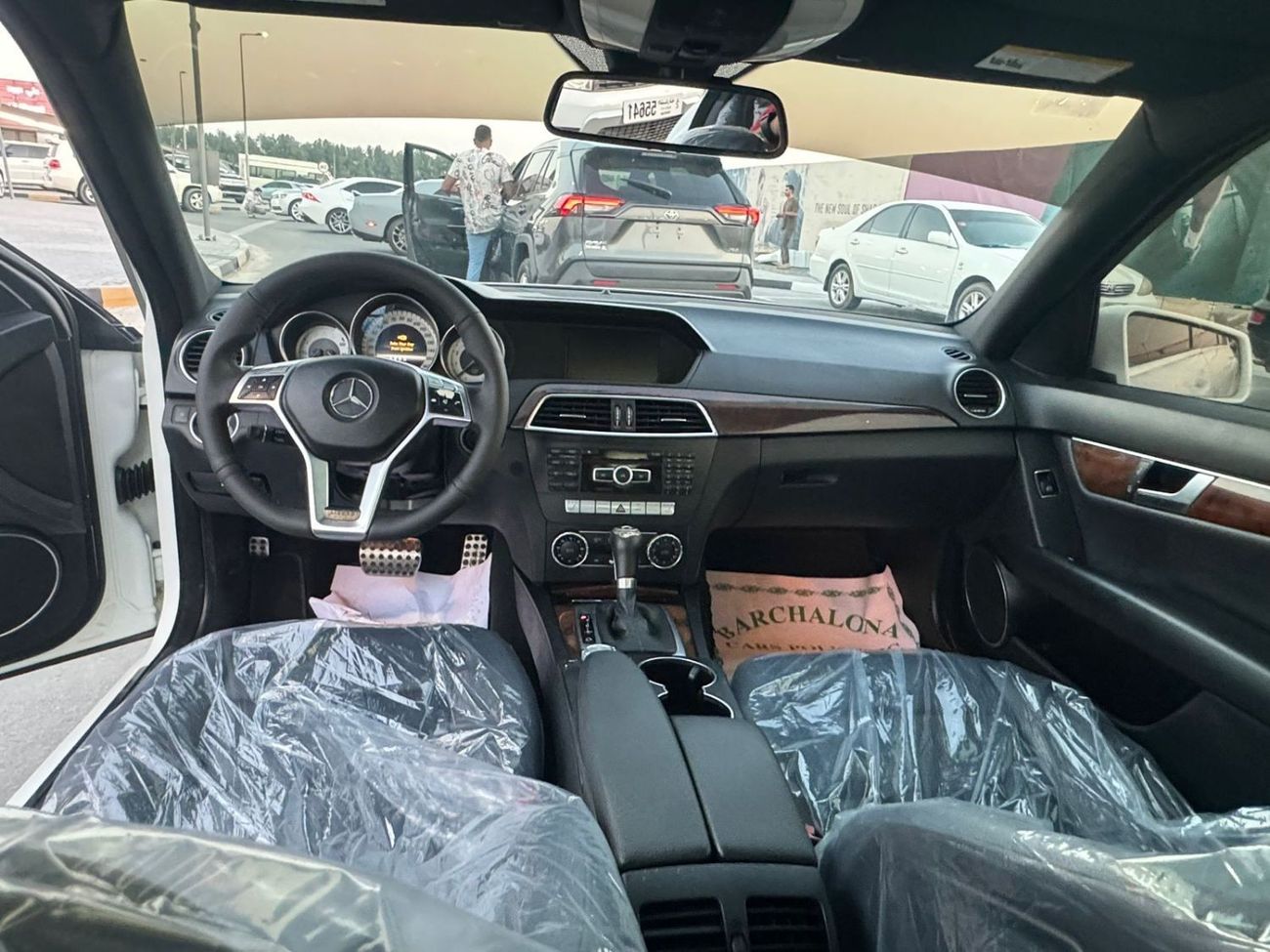 Mercedes-Benz C 300 Luxury 3.0L In excellent condition and requires no expenses