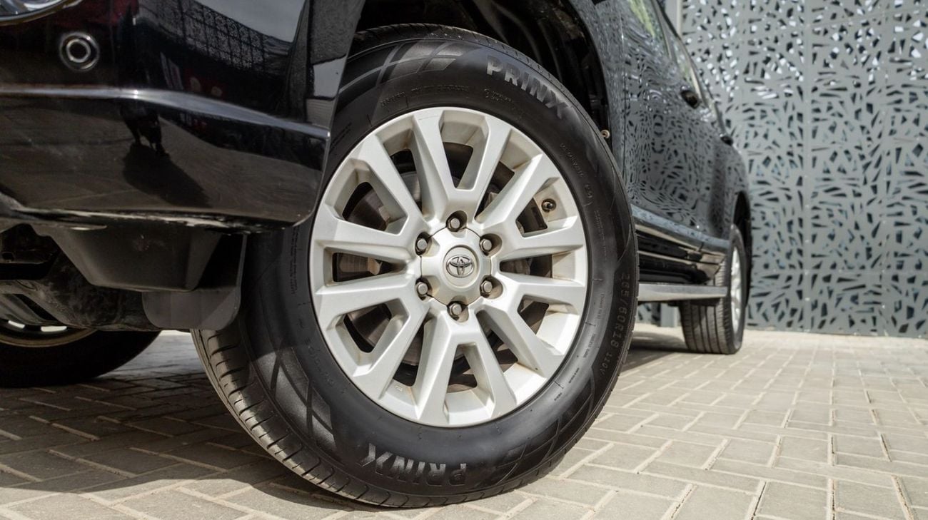 Toyota Prado VXR 4.0L 4WD Toyota Land Cruiser Prado 2017 GCC specs for 1,704.00 AED monthly