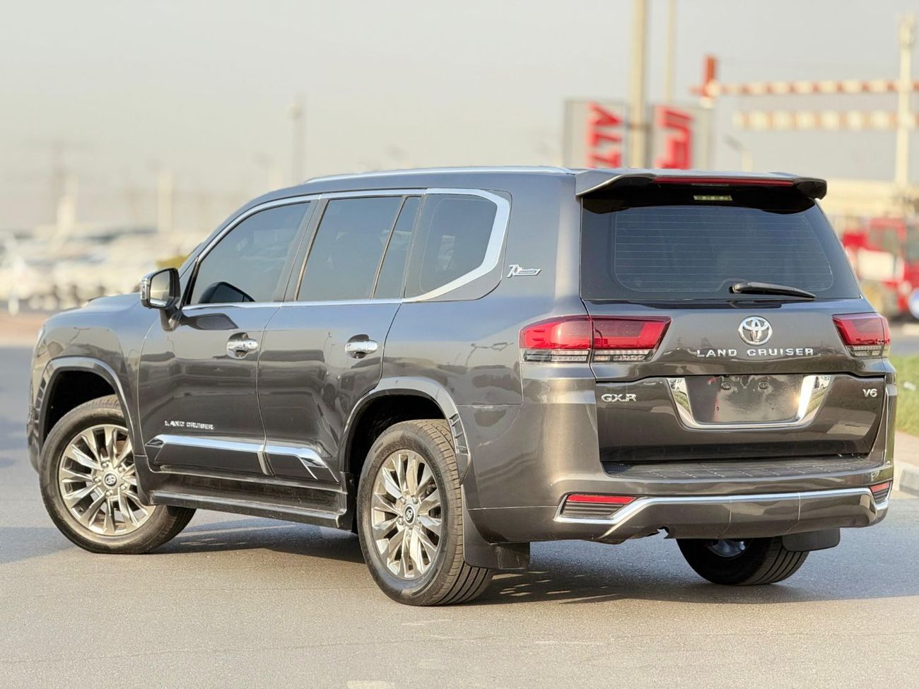 Toyota Land Cruiser Toyota Landcruiser Lc200,2015 grey colour and biegie interior ,Gcc specs LHD petrol engine..8seaters