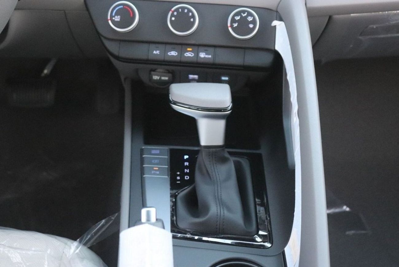 Hyundai Elantra 1.6L, FOG LIGHTS, PARKING SENSORS,MID OPTION, MODEL 2024 FOR EXPORT