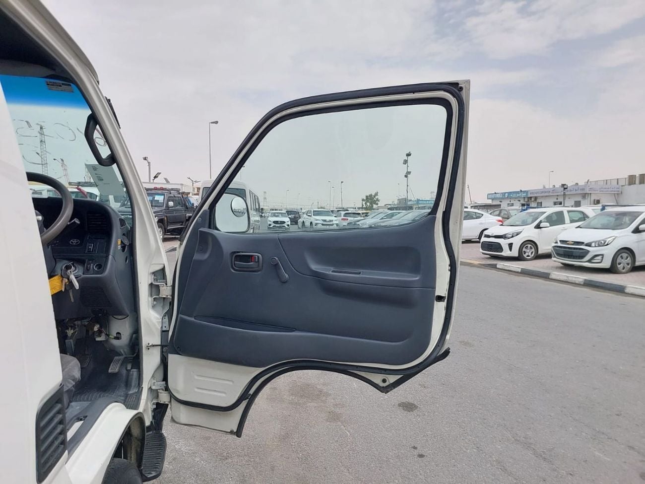تويوتا هاياس TOYOTA HIACE VAN RHD 2000 MODEL 2.4 L PETROL MANUAL(PM02940)