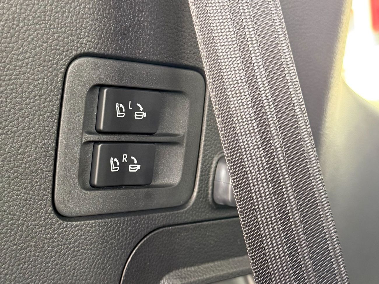 Toyota Land Cruiser VXR 3.5 HYBRID TWIN TURBO **التصدير فقط خارج الخليج**EXPORT ONLY**