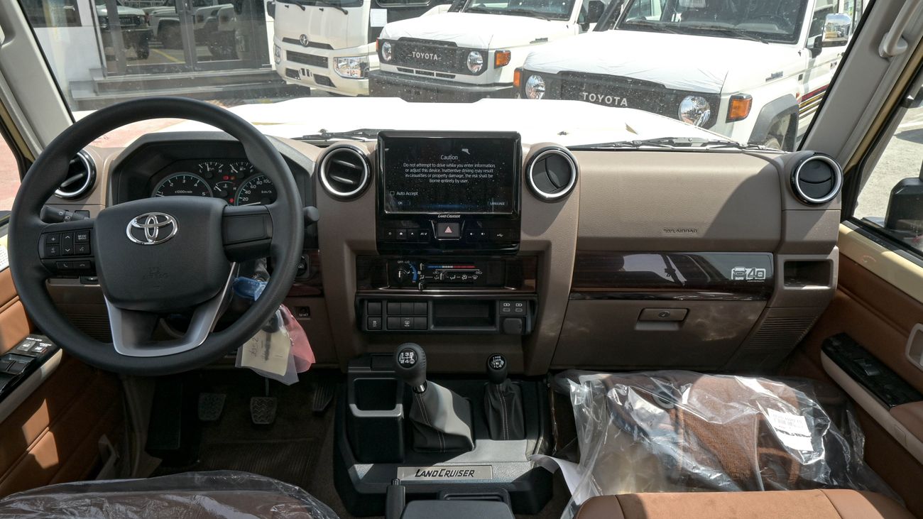 Toyota Land Cruiser 76 2.8 MT full option 2025