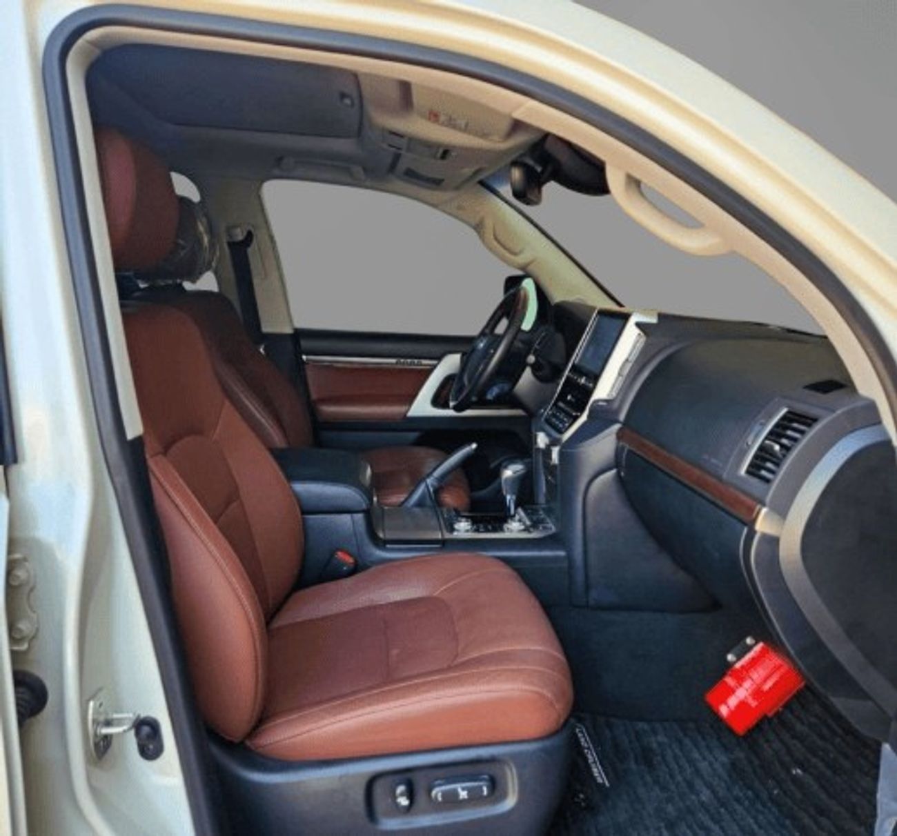 تويوتا لاند كروزر VXR 5.7L 4WD VXR 5.7L-8CYL 4WD Grand Touring - Completely Agency Maintained - Low Mileage Al Futtaim