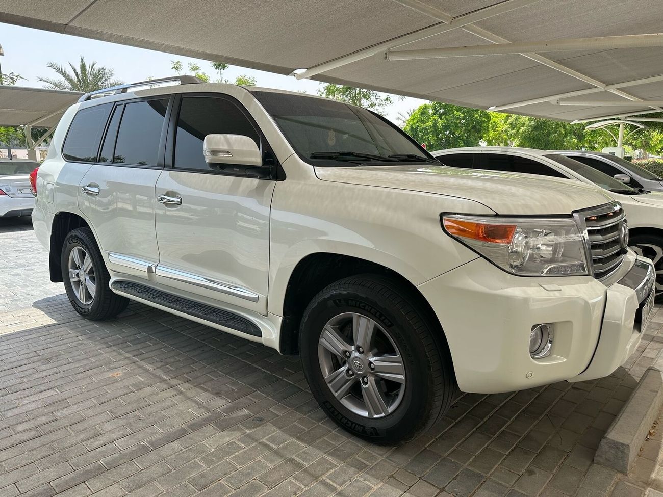 Toyota Land Cruiser VXR 5.7L AWD