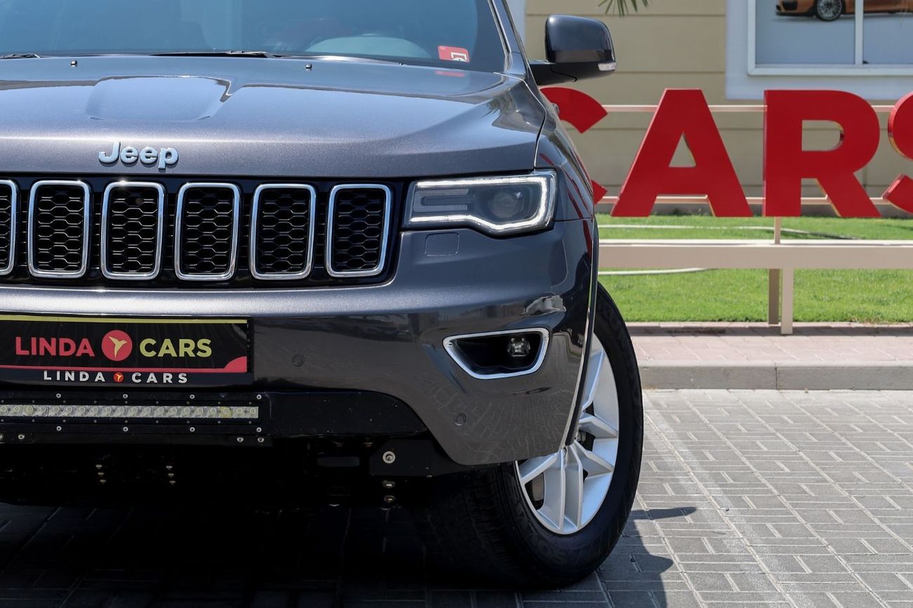 جيب جراند شيروكي Jeep Grand Cherokee Laredo 2017 GCC under Warranty with Flexible Down-Payment/ Flood Free.