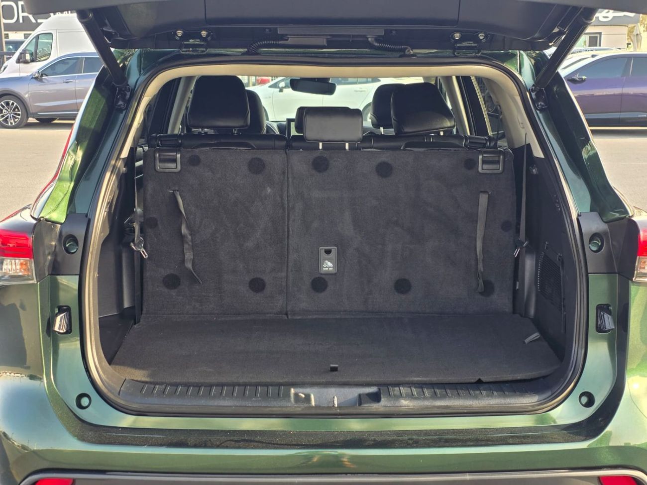 Toyota Highlander 2.5L Hybrid XSE sport Edition Sunroof, Push button and 7 seater