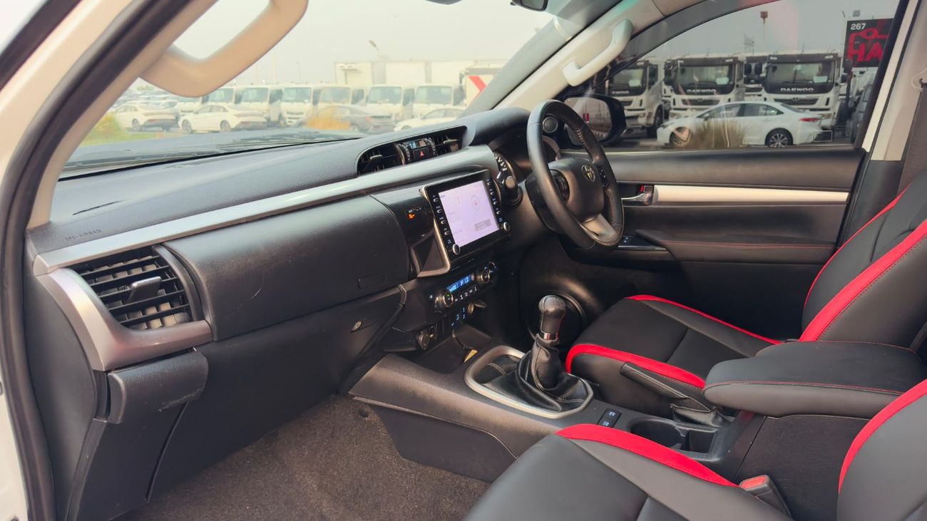 Toyota Hilux OFF-ROAD MODIFIED | MANUAL TRANSMISSION | 2.8L DIESEL ENGINE | DOUBLE CABIN | 2021