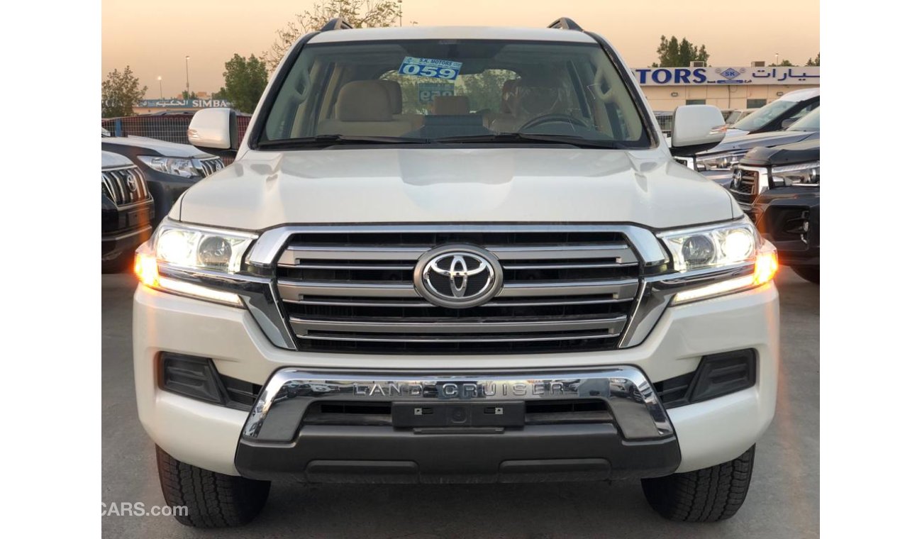 Toyota Land Cruiser GXR V8 Diesel, 17'' Tyre, DVD, Bluetooth, Rear Camera, Rear AC, Cool Box, Airbag,  (CODE # TLCW2020)