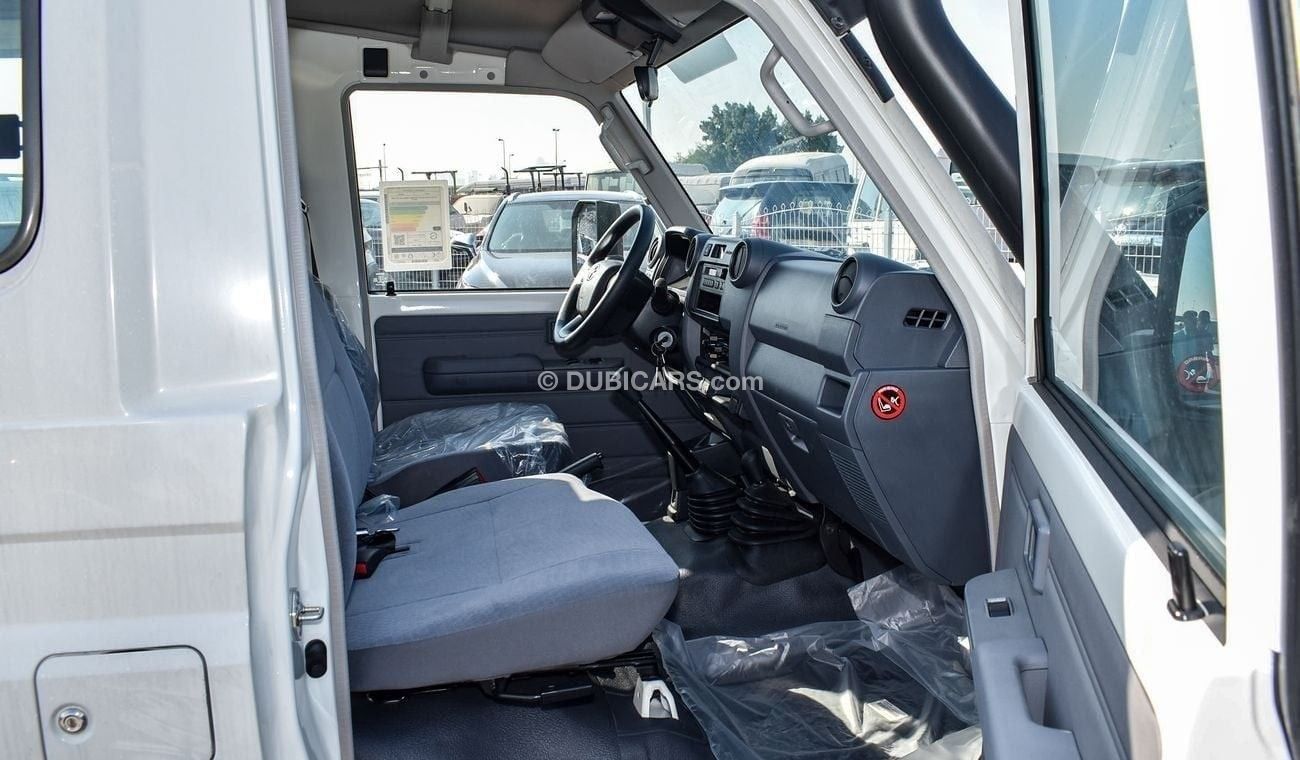 Toyota Land Cruiser 70 LC78 4.0l Manual Petrol 13 Seater 4WD Hublock