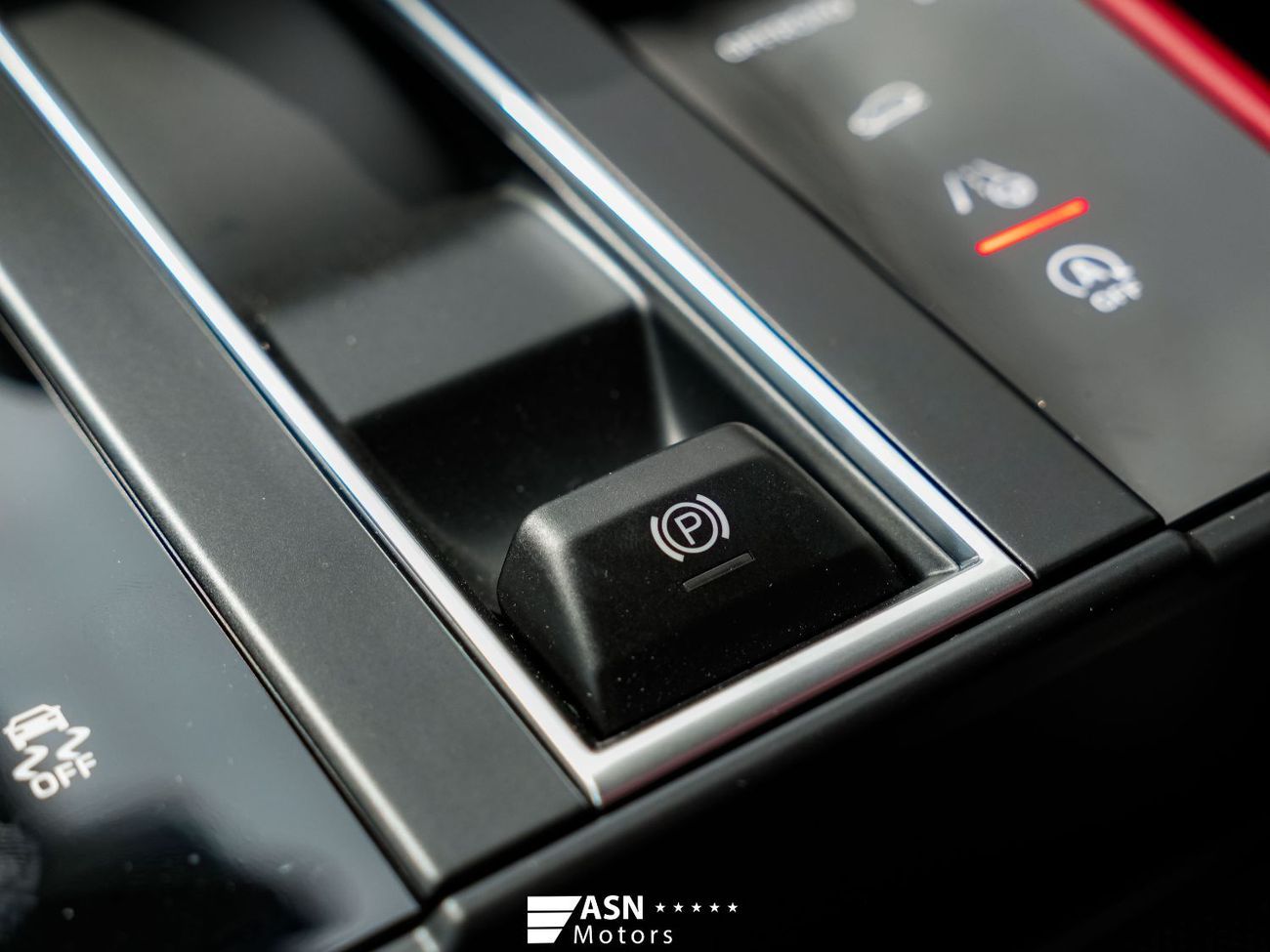 بورش ماكان Pursuing Dreams Edition 2025 2.0 Turbo (Export Price)