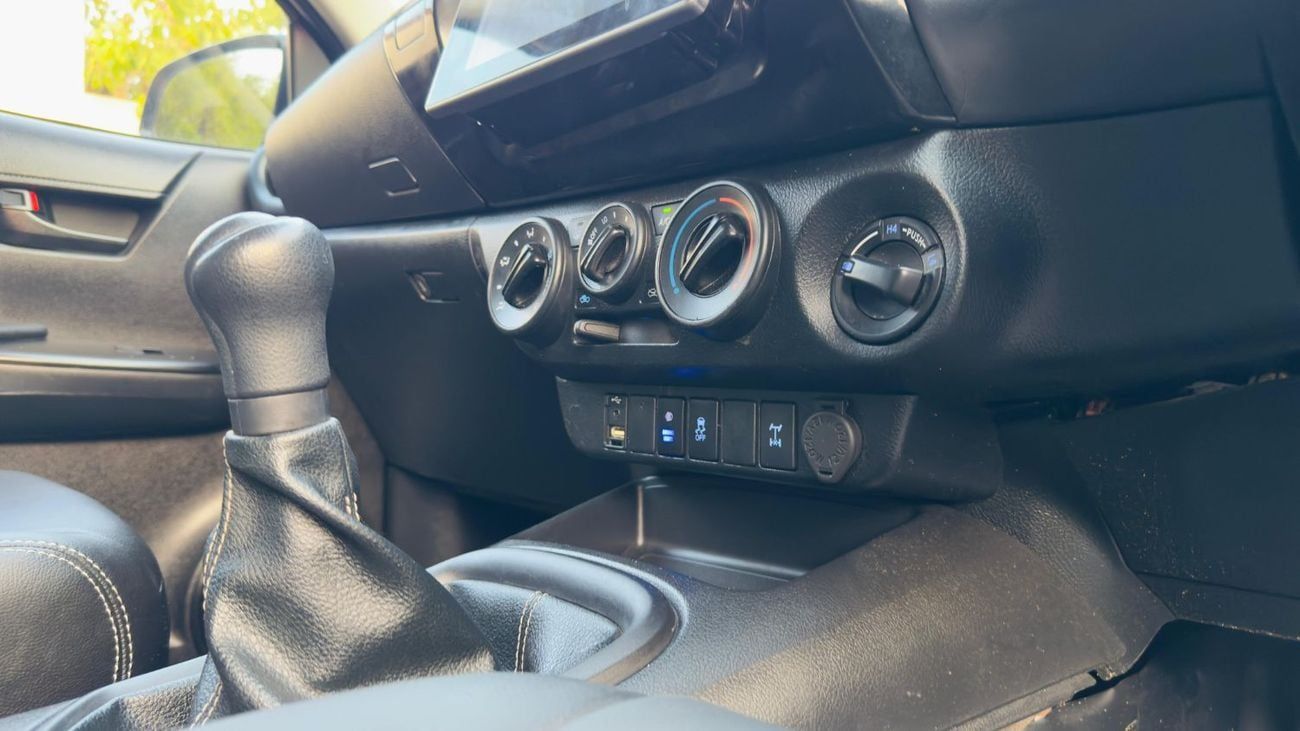 Toyota Hilux SINGLE CABIN | 4X4 SPORTS BAR | 2.8 DIESEL ENGINE | MANUAL TRANSMISSION | AIR SNORKEL