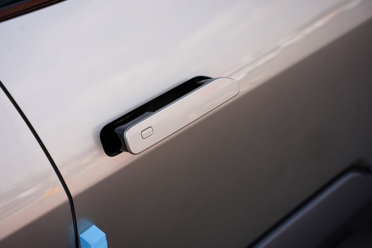 بي واي دي ليوبارد 8 2025 Leopard 8  NEW Flagship 5-seates AWD Gold in White 0Km