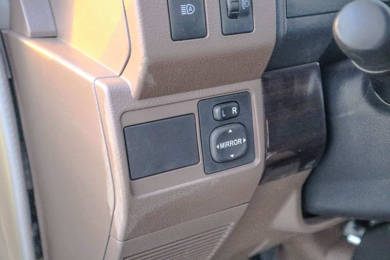 تويوتا لاند كروزر بيك آب Std 4.0L Single Cab Utility AWD