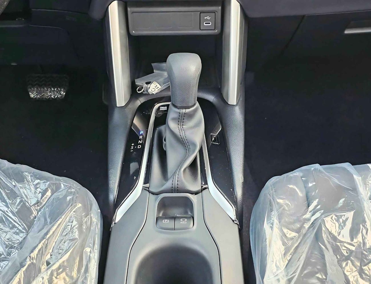 تويوتا كورولا كروس 2.0L V4 HYBRID, PUSH START, MID OPTION WITH SUNROOF (CODE# 68014)