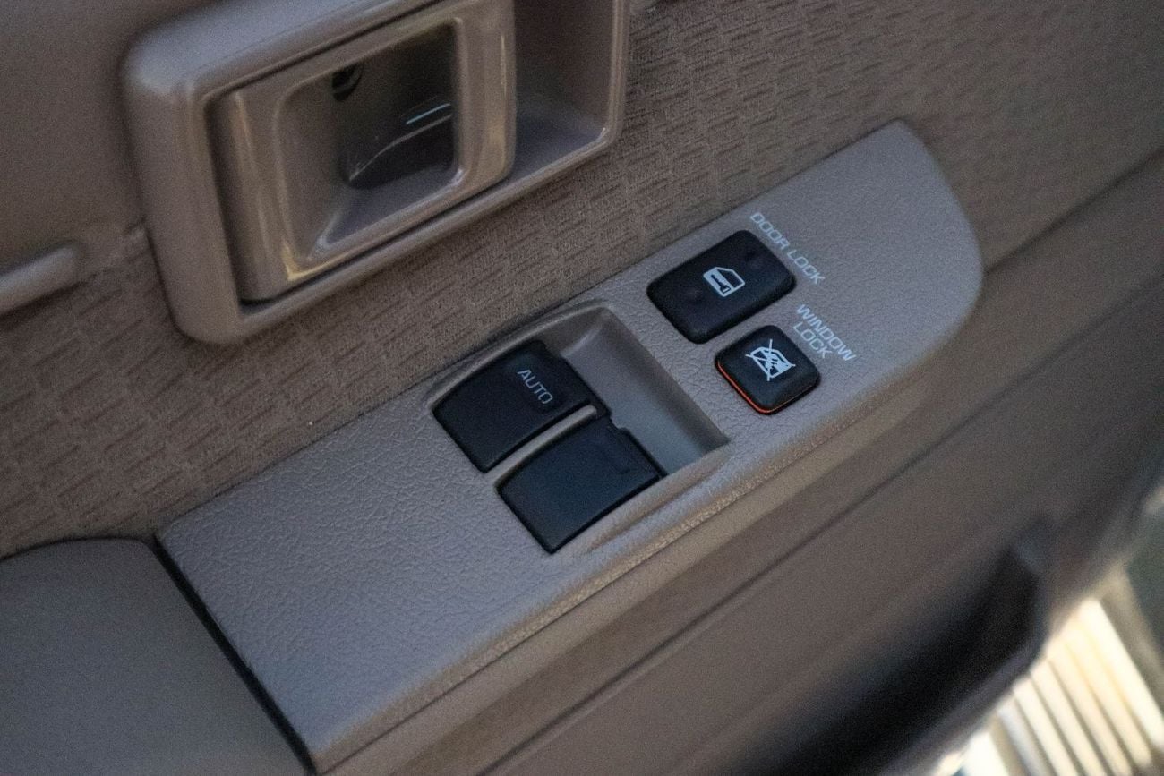 تويوتا لاند كروزر بيك آب Std 4.0L Single Cab Utility 4WD