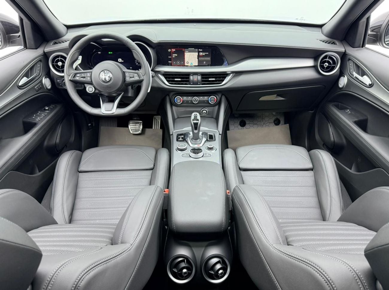 ألفا روميو ستيلفيو 2025 Alfa Romeo Stelvio Q4 Veloce, 5 Years Warranty + Service Pack, Delivery Kms, Fully Loaded, GCC