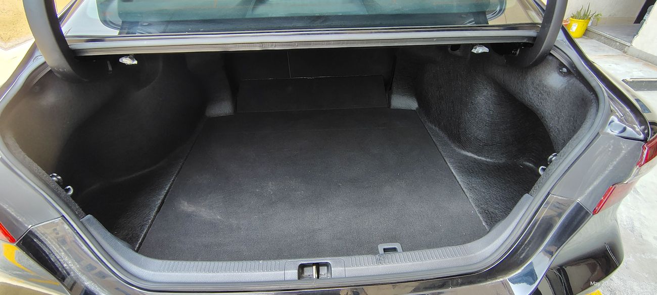 Toyota Camry LE AWD 2.5L