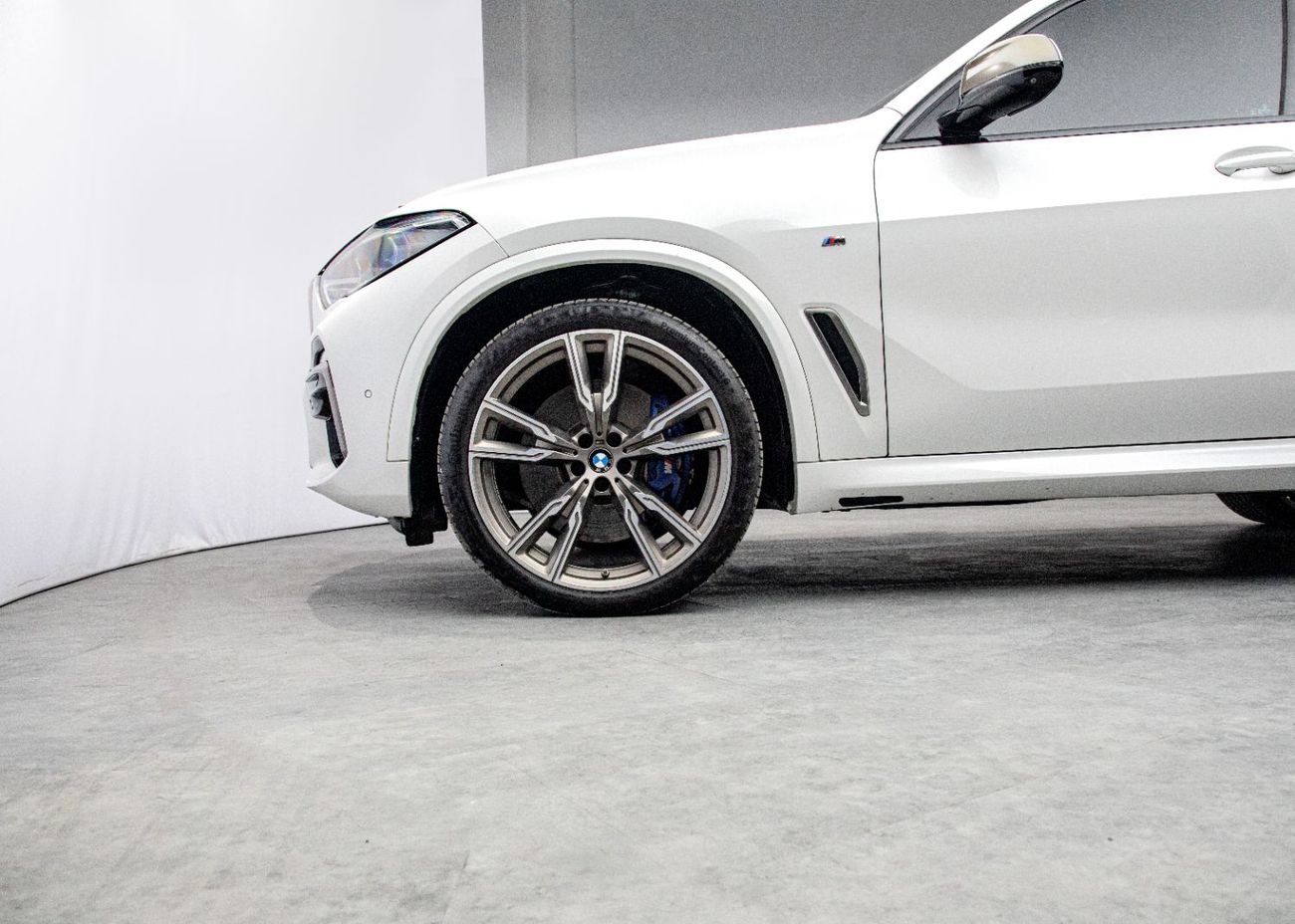 BMW X5 M50i 4.4L
