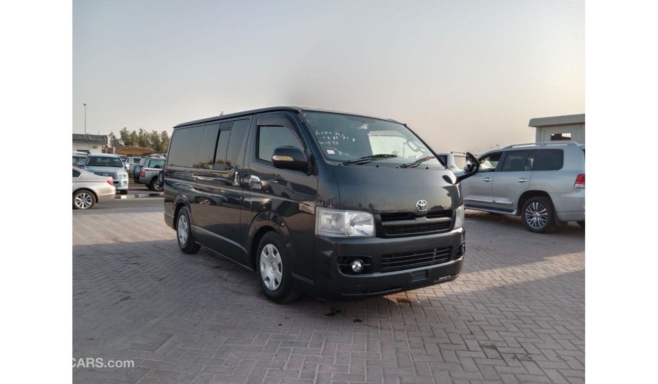 Toyota Hiace TOYOTA HIACE VAN RIGHT HAND DRIVE (PM1610)