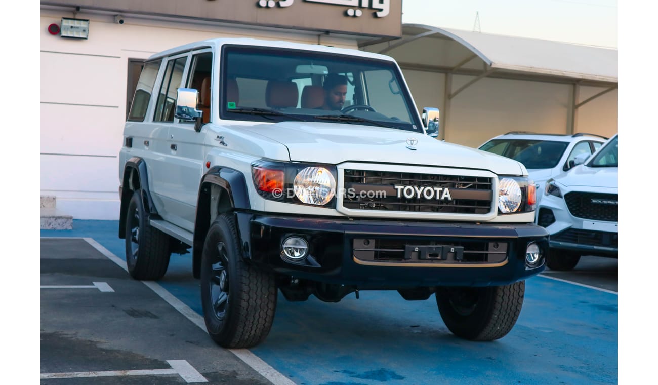 تويوتا لاند كروزر 70 Toyota Land Cruiser Hard Top HARD TOP 4.0L PETROL 2023