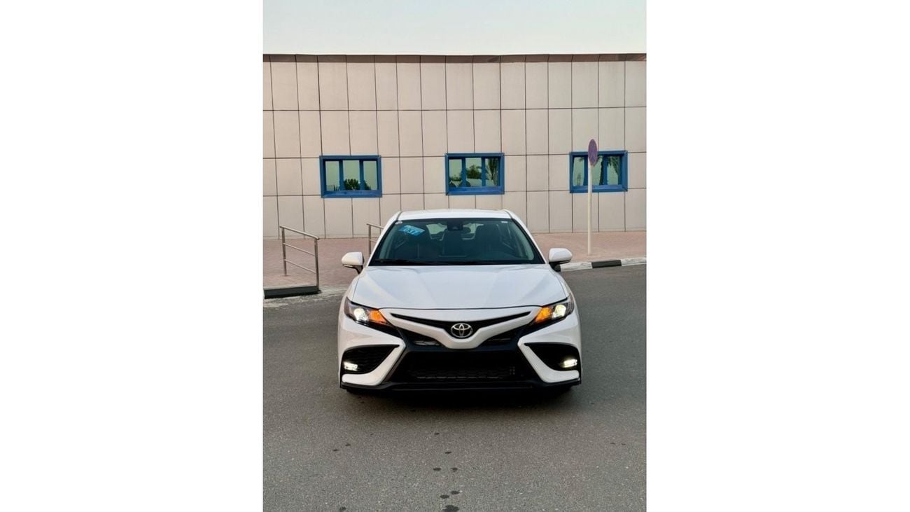 Toyota Camry 2022 SE SPORT LEATHER SEATS LOW KM CANADA SPEC