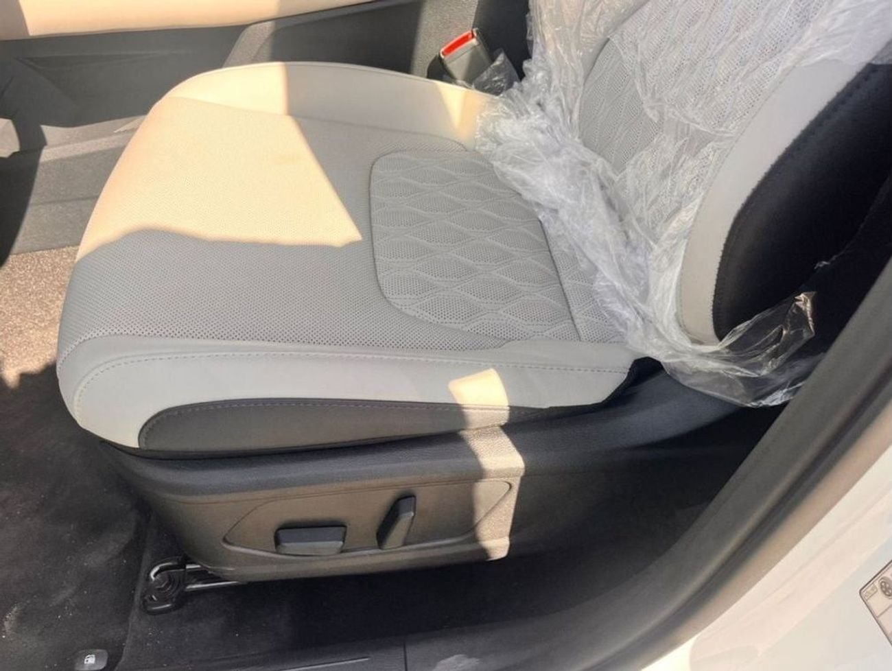 كيا سبورتيج DLX Hybrid,2.0L ,Chines spec,  Full option