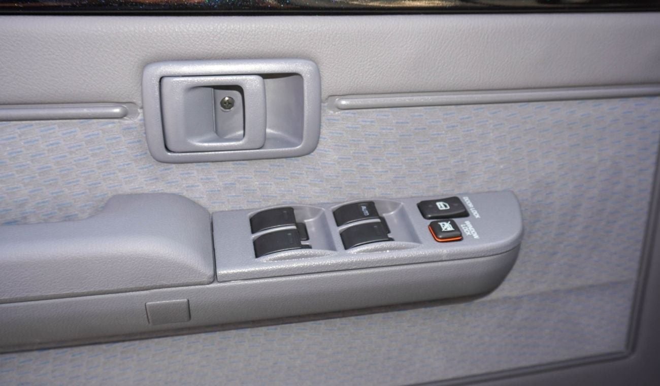 Toyota Land Cruiser 70 4.0L V6 M/T