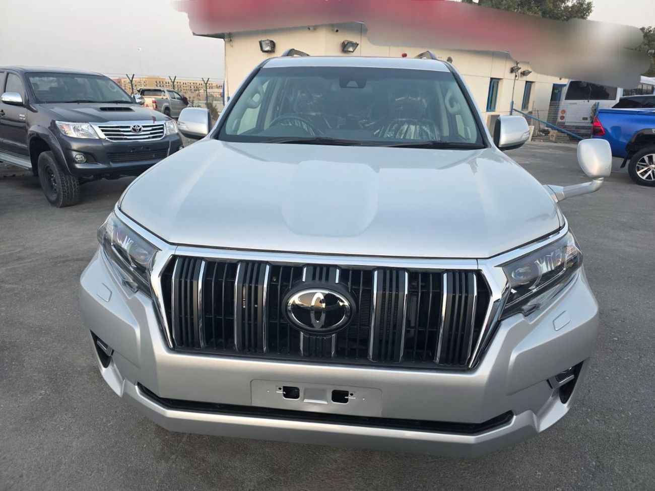 Toyota Prado Toyota prado 2023model 2.8 Diesel engine Colour sliver Transmission Transmission Automatic Interior.