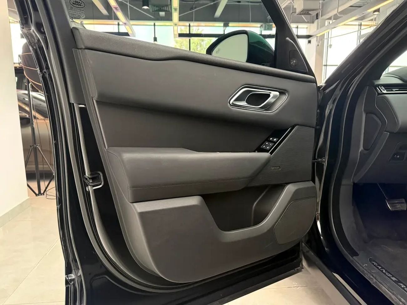 Land Rover Range Rover Velar P250 SE 2.0L P250 SE - European Specs - Brand
