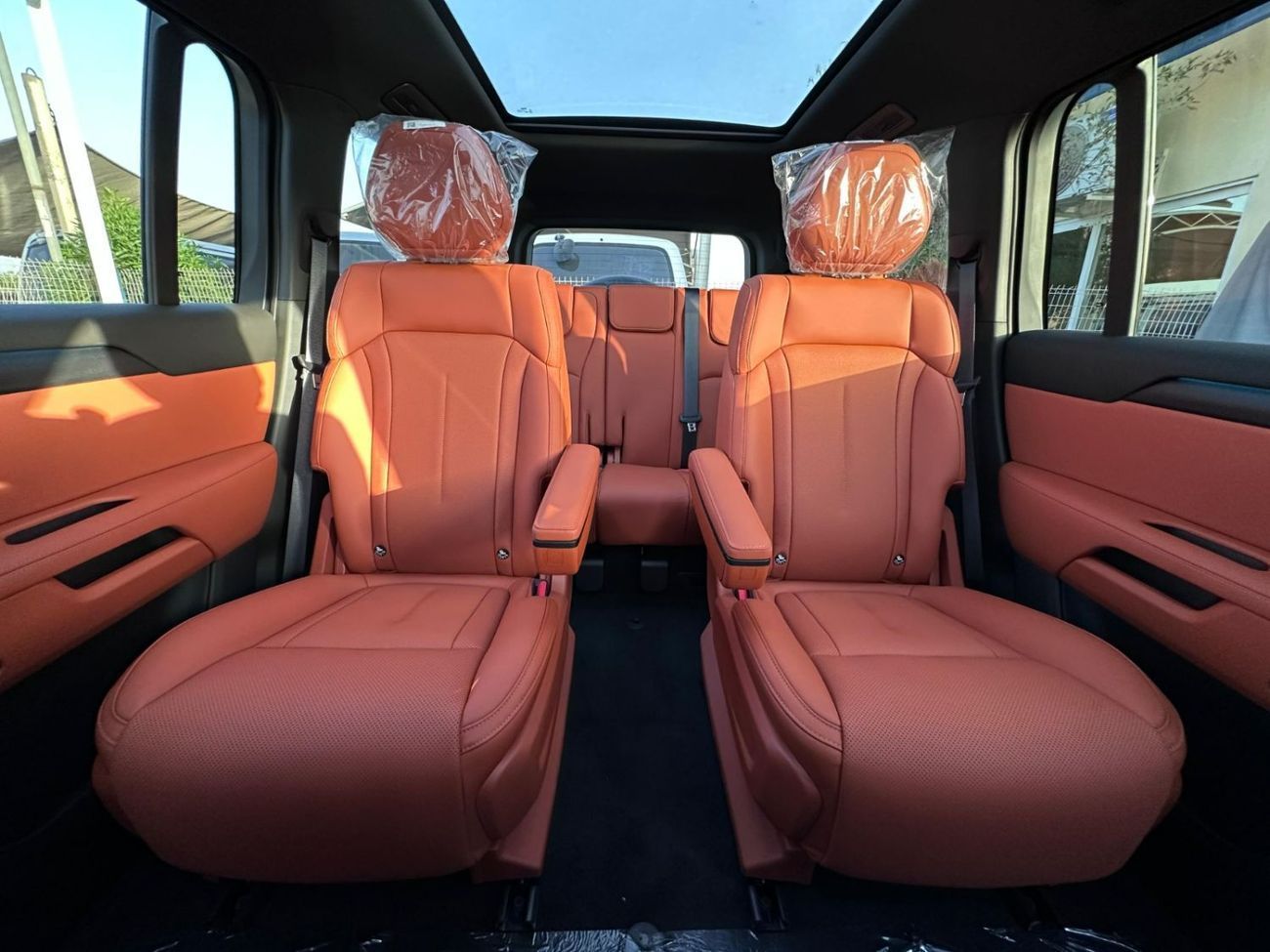 روكس 01 ROX 01 7 SEATS HYBRID Black/Orange | Long range 2025