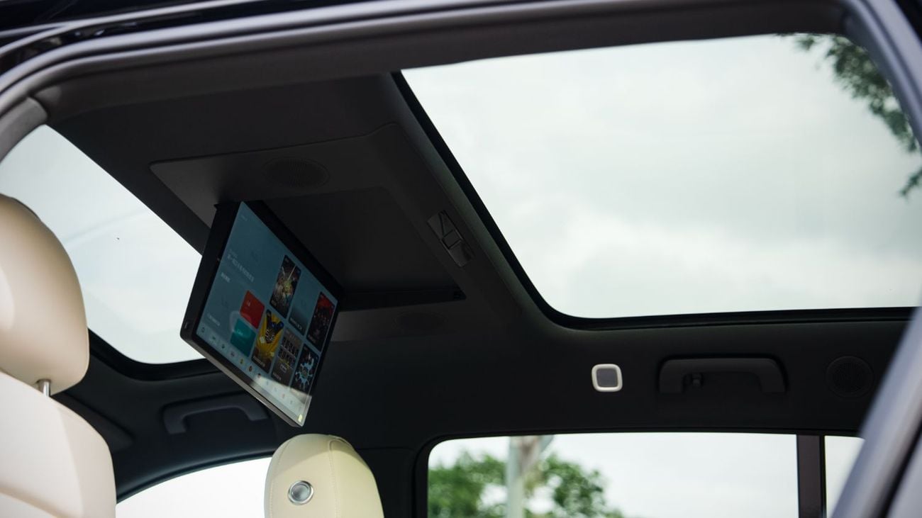 Li Auto L7 Ultra 1.5L - Black Inside Black & White | Export Only