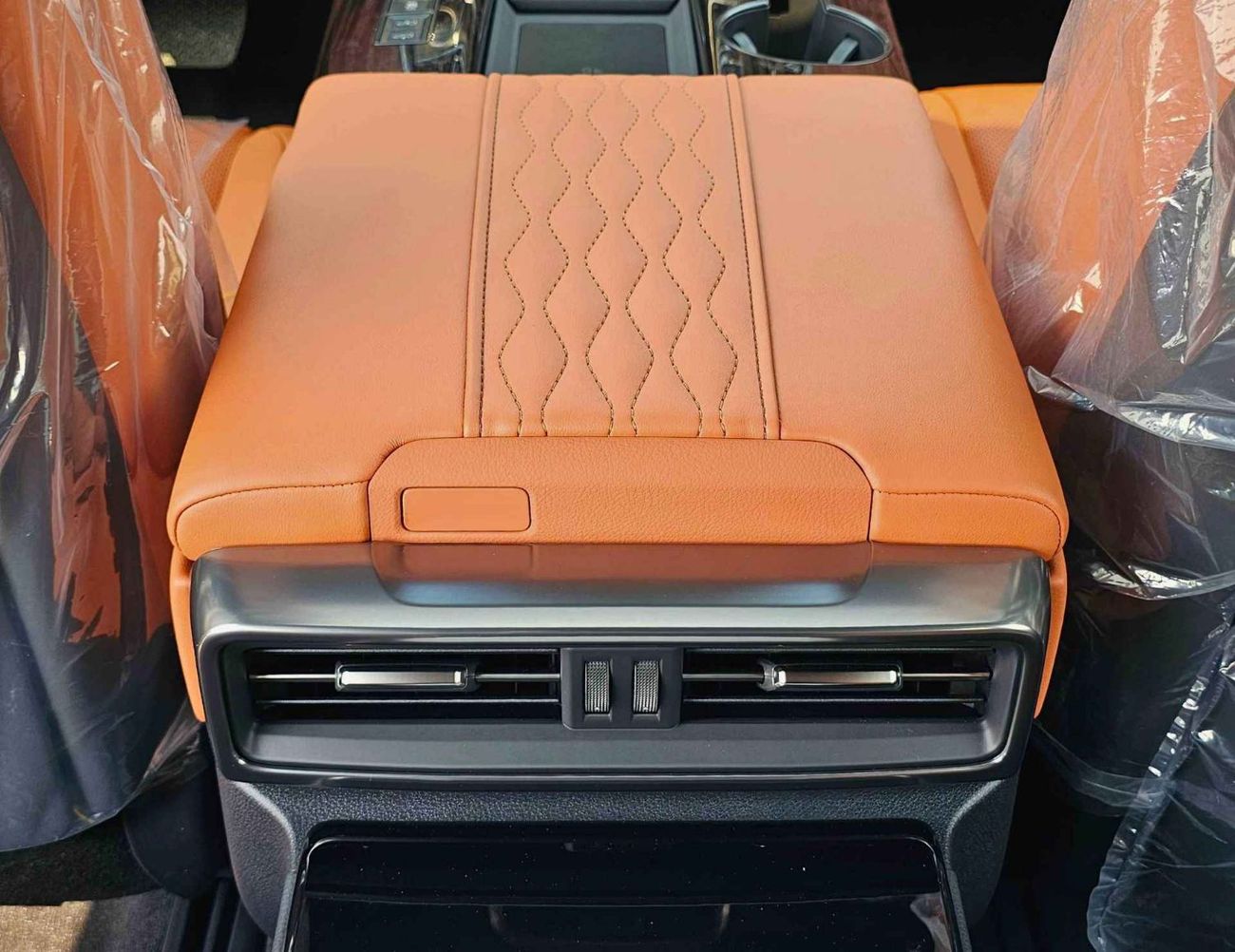 Lexus LX 700h HYBRID/ VIP SEATS FULL OPTION/ PETROL AT 3.5L V6 4WD/CODE#LX7HV