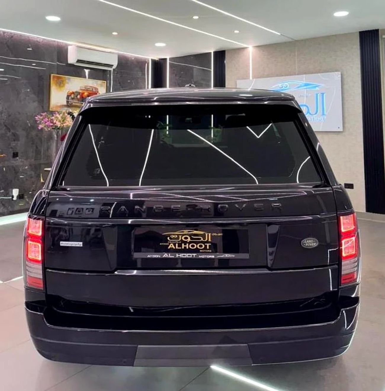 لاند روفر رينج روفر Supercharged 5.0L SUPERCHARGED VOGUE V8 || GCC II FULLY LOADED || CHASSIS ACCIDENT FREE || RED INTER