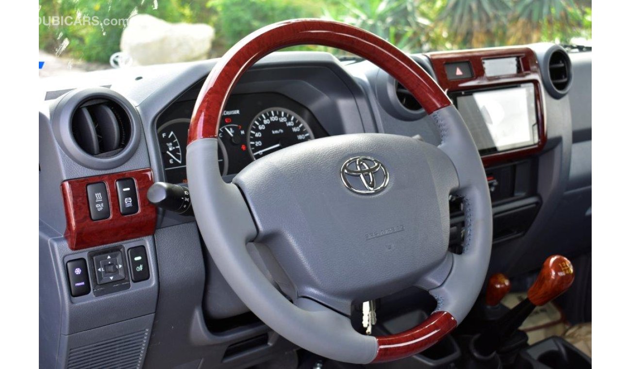 Toyota Land Cruiser Pick Up 79 LX LIMITED V8 4.5L TURBO DIESEL 4WD MANUAL TRANSMISSION