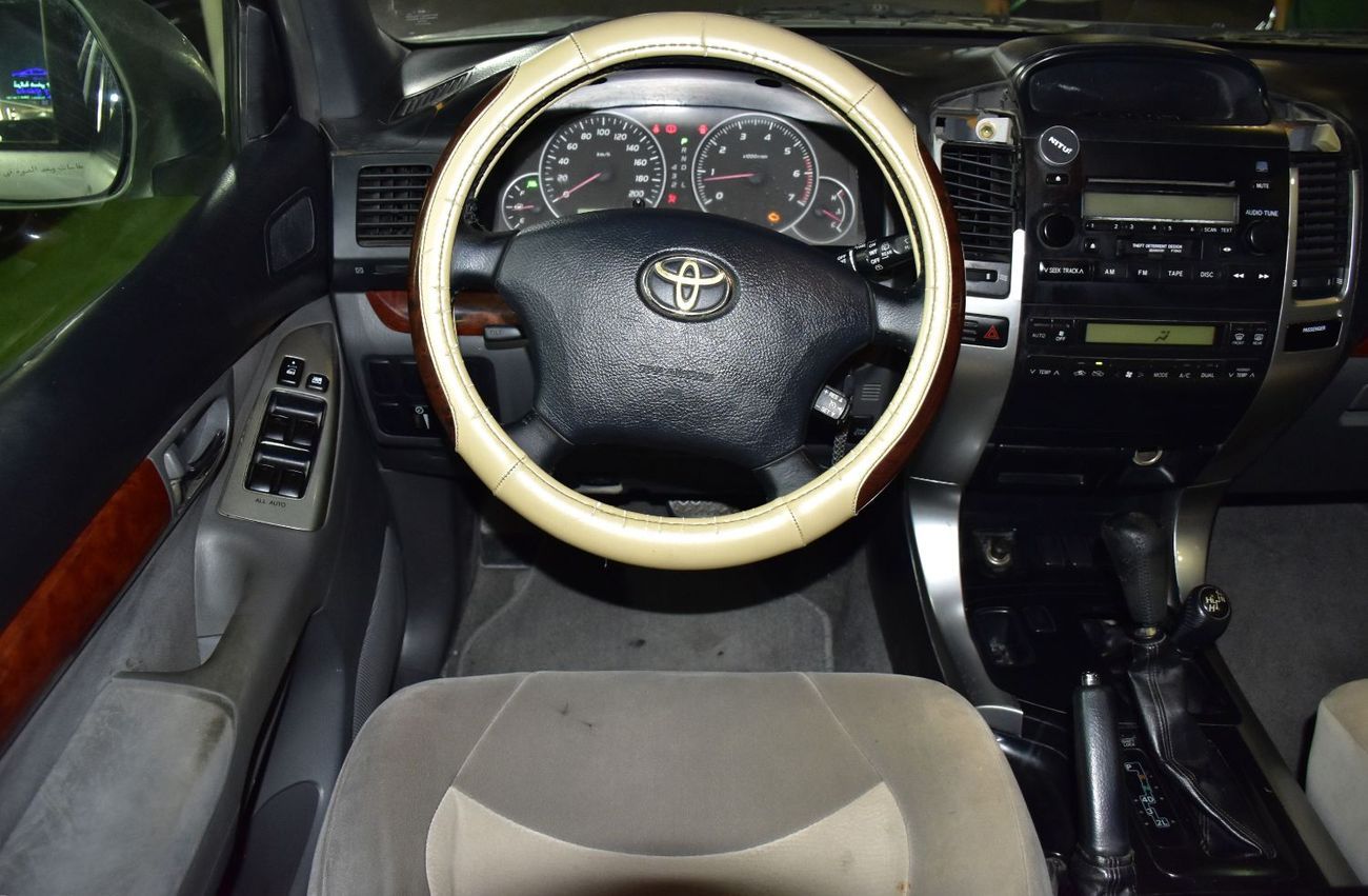 تويوتا برادو Toyota Prado VX ( 2005 Model ) in Silver Color GCC Specs