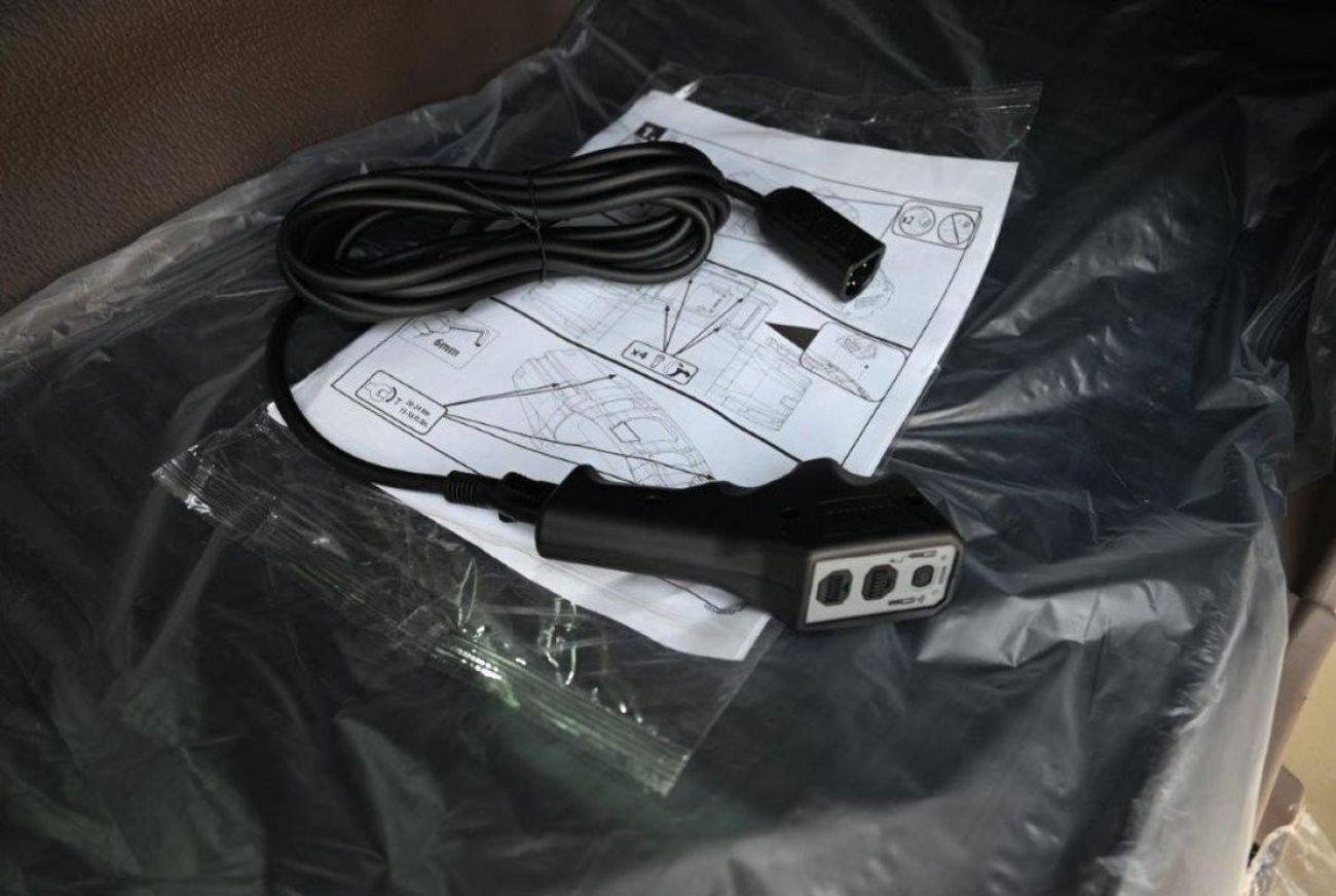 Toyota Land Cruiser 70 71 V6 4.0L 4WD 7 Seater MT 2024