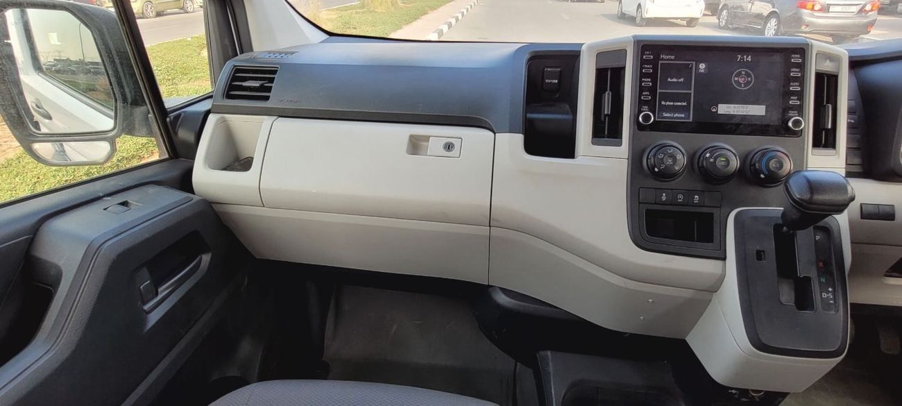 تويوتا هاياس GL Highroof 2.8L RHD Automatic Gear 2WD 1GD-FTV Diesel Engine 13 Seats 5 Doors