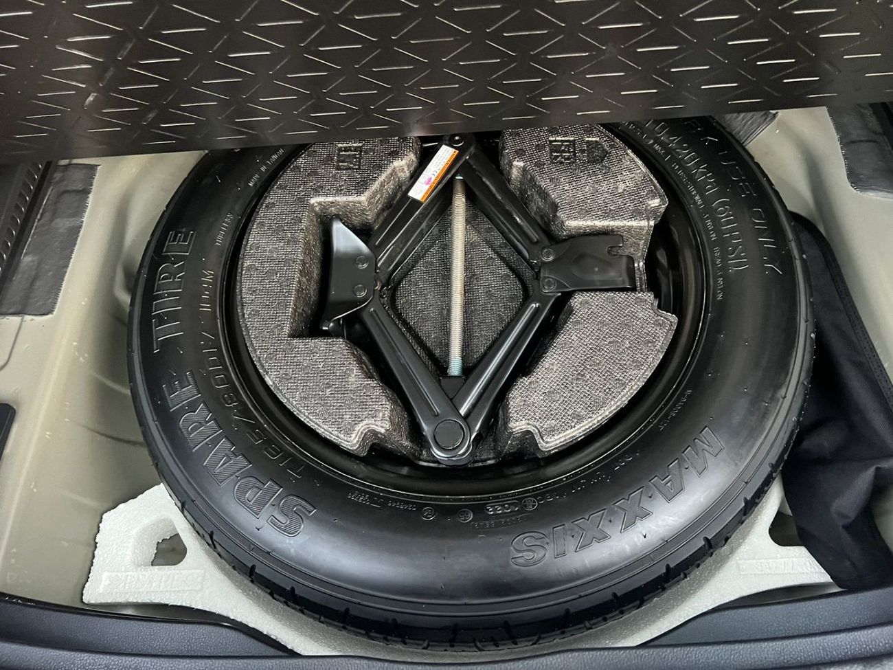 تويوتا راف ٤ 2022 TOYOTA RAV4 XLE - 4Wheel Drive 4X4 - PUSH START - ELECTRIC SEATS - VERY GOOD CONDITION