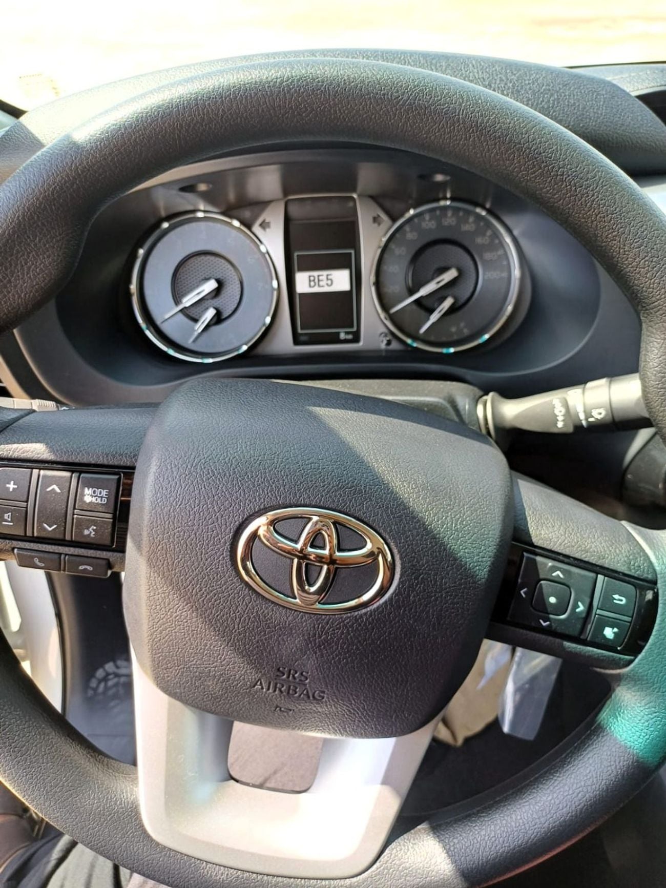 Toyota Hilux SR5 Toyota Hilux SR5 D.C 2.7L Petrol A/T 4*4 GCC White Color 2026 Model