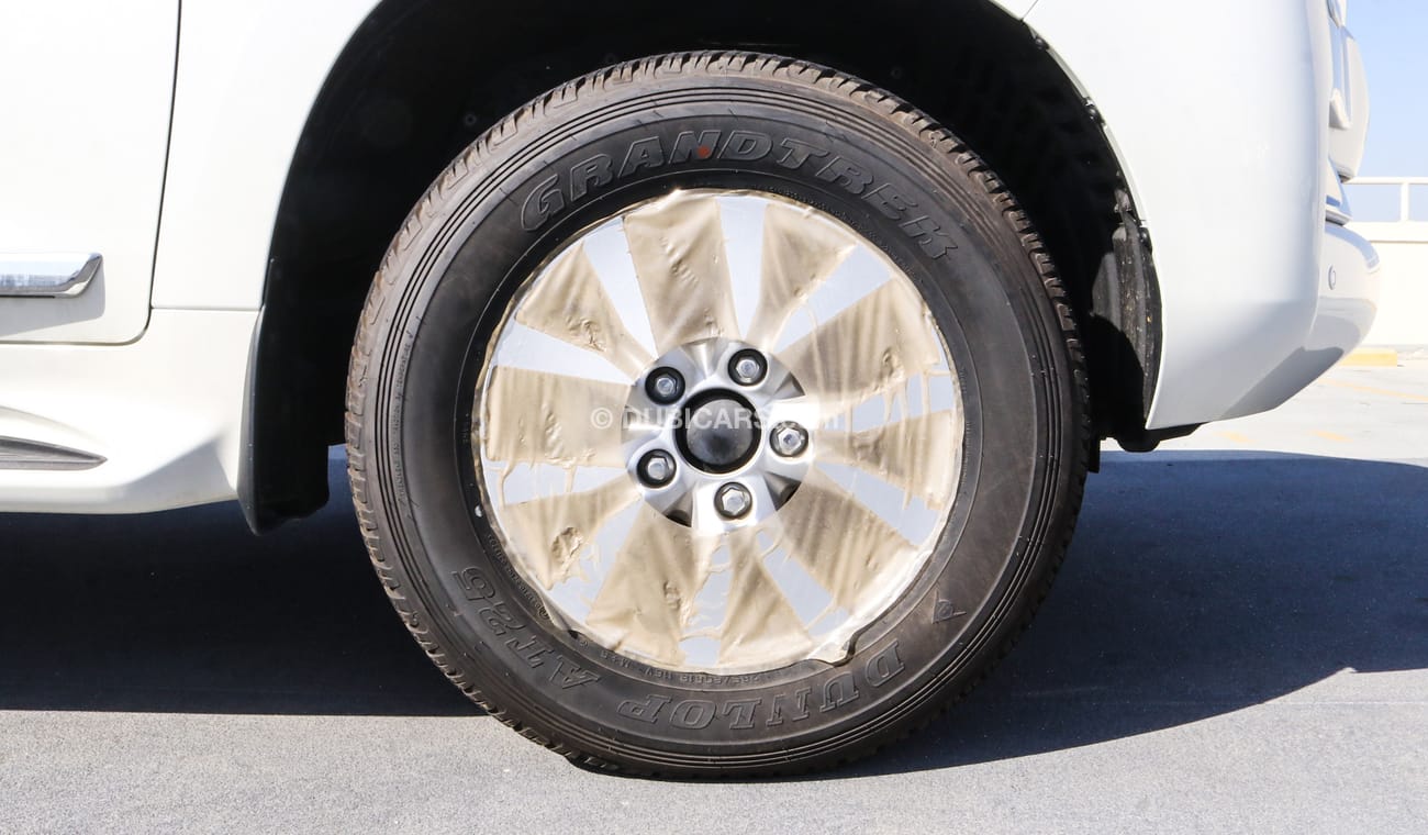 Toyota Land Cruiser GXR V8