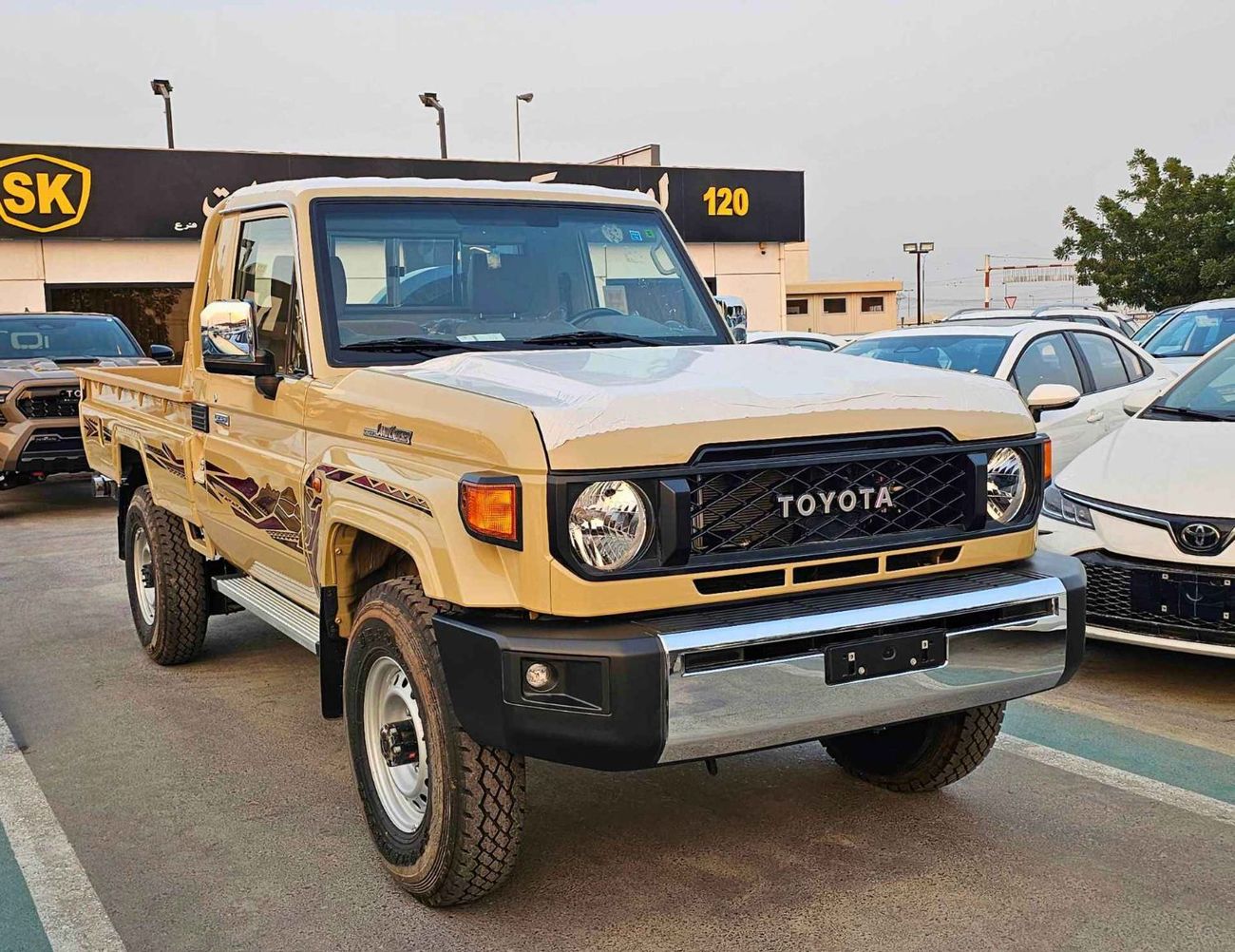 تويوتا لاند كروزر بيك آب LC79 / SINGLE CABIN / 2.8L V4 DIESEL / DVD CAMERA / DIFF LOCK / FULL OPTION (CODE # SCDTMF)