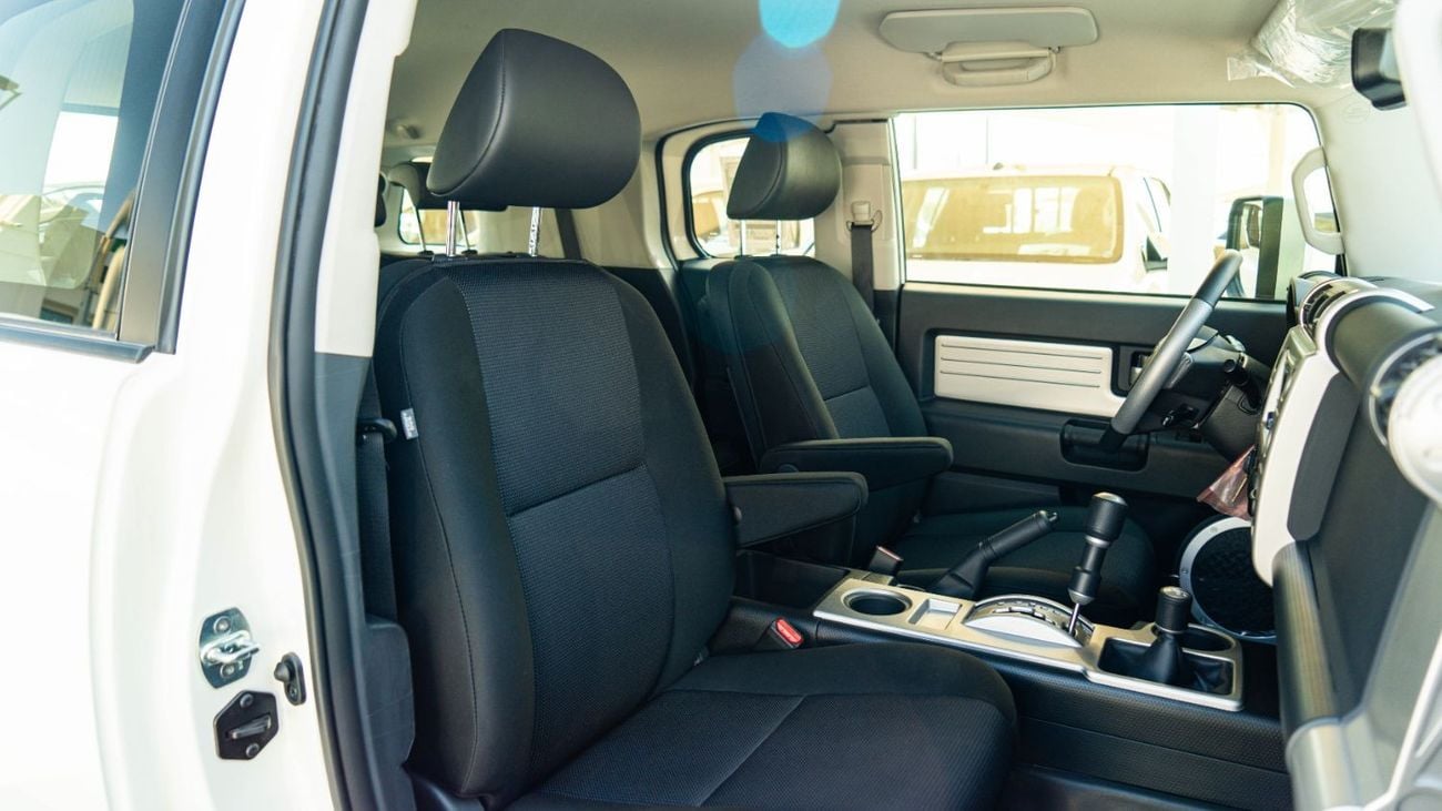 تويوتا إف جي كروزر 4.0 L | V6 | 2023