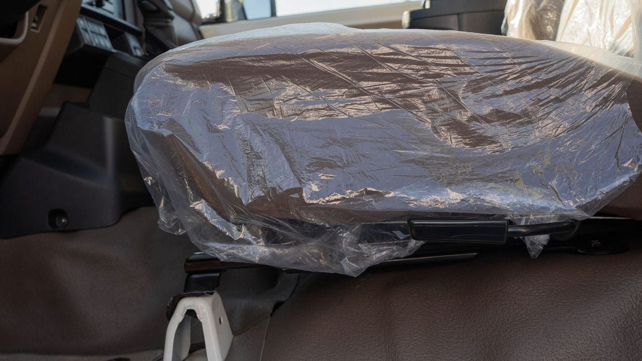 Toyota Land Cruiser Pick Up 2025 Toyota Land Cruiser LC 79 4.0L SC AT Petrol Basic w/ Fridge (White)